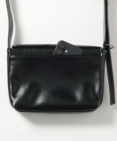 RAGEBLUE（レイジブルー）の「Synthetic Leather Compact Shoulder Bag シンセティックレザー/フラップミニショルダーバッグ（ショルダーバッグ・メンズ・ブラック・FREE）」の3枚目の写真
