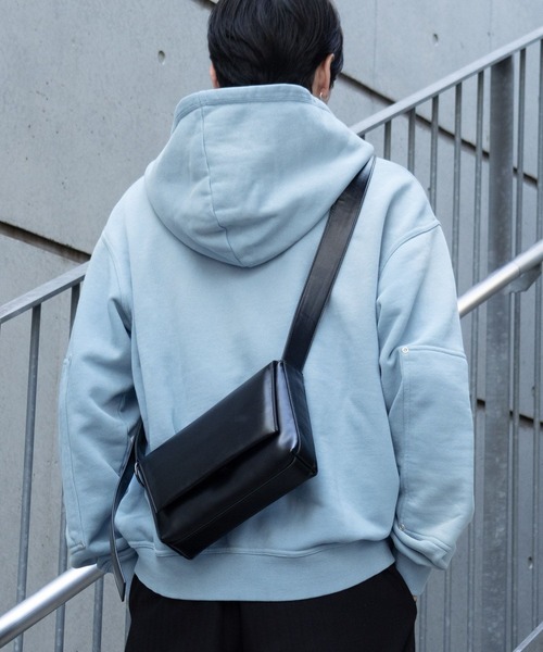RAGEBLUE（レイジブルー）の「Synthetic Leather Compact Shoulder Bag シンセティックレザー/フラップミニショルダーバッグ（ショルダーバッグ・メンズ・ブラック・FREE）」の15枚目の写真