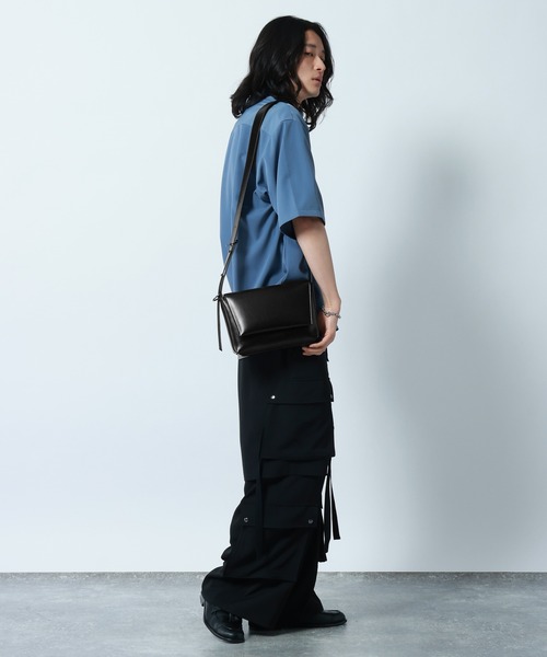 RAGEBLUE（レイジブルー）の「Synthetic Leather Compact Shoulder Bag シンセティックレザー/フラップミニショルダーバッグ（ショルダーバッグ・メンズ・ブラック・FREE）」の18枚目の写真