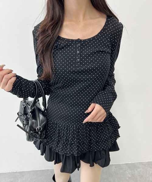 PHILLY（フィリー）の「ヘムフリルドットヘンリーネックトップス（Tシャツ/カットソー・レディース・ブラック/ホワイト・FREE）」の7枚目の写真