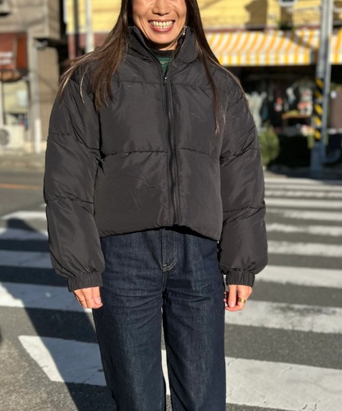 URBAN ISLAND SOCIETY（アーバンアイランドソサエティ）の「【URBAN ISLAND SOCIETY/アーバンアイランドソサエティ】UIS SHORT DOWN JACKET ショートダウンジャケット 防寒 リブ袖（ダウンジャケット/コート・レディース・ホワイト/ブラック/モカ・FREE）」の2枚目の写真