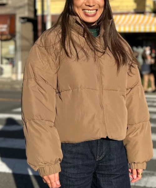 URBAN ISLAND SOCIETY（アーバンアイランドソサエティ）の「【URBAN ISLAND SOCIETY/アーバンアイランドソサエティ】UIS SHORT DOWN JACKET ショートダウンジャケット 防寒 リブ袖（ダウンジャケット/コート・レディース・ホワイト/ブラック/モカ・FREE）」の3枚目の写真