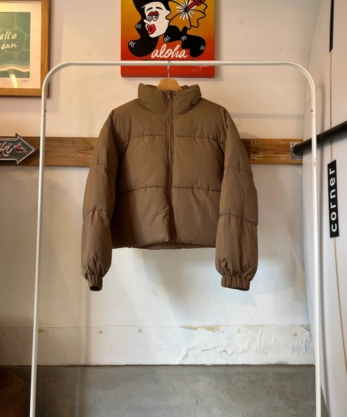 URBAN ISLAND SOCIETY（アーバンアイランドソサエティ）の「【URBAN ISLAND SOCIETY/アーバンアイランドソサエティ】UIS SHORT DOWN JACKET ショートダウンジャケット 防寒 リブ袖（ダウンジャケット/コート・レディース・ホワイト/ブラック/モカ・FREE）」の8枚目の写真