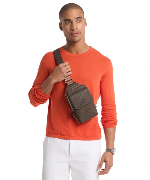 MICHAEL KORS(マイケルコース)の「HUDSON フラップ スリングパッグ ミディアム - MKシグネチャー(バックパック/リュック・メンズ・ブラウン系その他・FREE)」の2枚目の写真