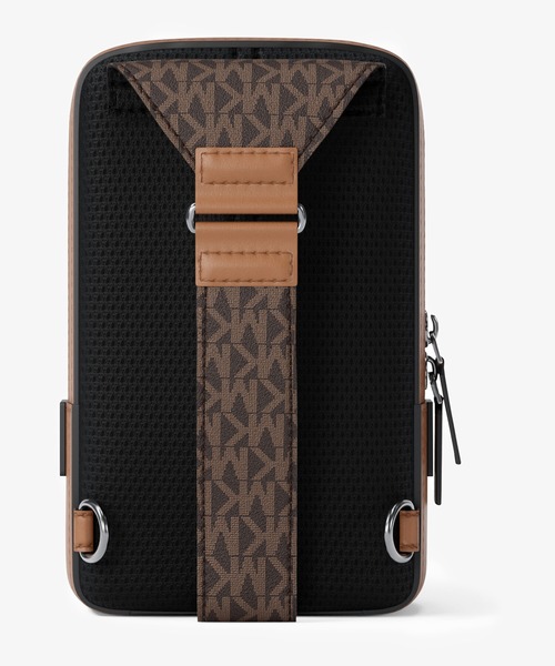 MICHAEL KORS(マイケルコース)の「HUDSON フラップ スリングパッグ ミディアム - MKシグネチャー(バックパック/リュック・メンズ・ブラウン系その他・FREE)」の4枚目の写真