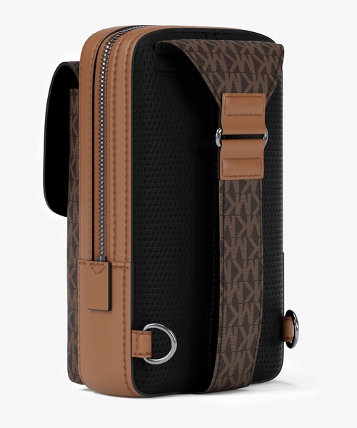 MICHAEL KORS(マイケルコース)の「HUDSON フラップ スリングパッグ ミディアム - MKシグネチャー(バックパック/リュック・メンズ・ブラウン系その他・FREE)」の5枚目の写真