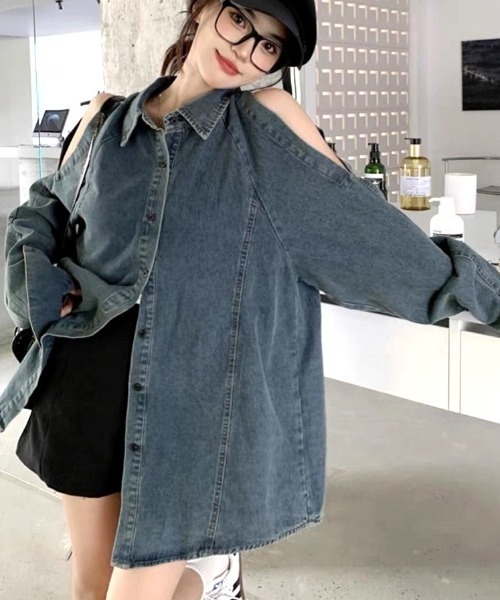 SHEENA(シーナ)の「オープンショルダーデニムシャツ(シャツ/ブラウス・レディース・ダークブルー・M)」の1枚目の写真