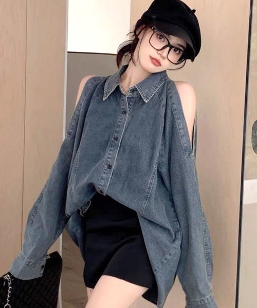 SHEENA(シーナ)の「オープンショルダーデニムシャツ(シャツ/ブラウス・レディース・ダークブルー・M)」の2枚目の写真