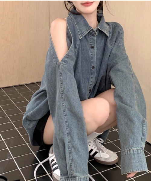 SHEENA(シーナ)の「オープンショルダーデニムシャツ(シャツ/ブラウス・レディース・ダークブルー・M)」の4枚目の写真