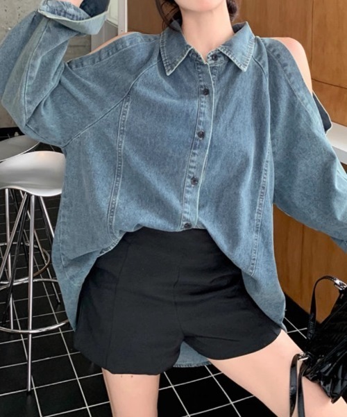 SHEENA(シーナ)の「オープンショルダーデニムシャツ(シャツ/ブラウス・レディース・ダークブルー・M)」の5枚目の写真