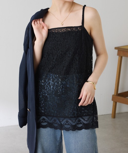COLLAGE GALLARDAGALANTE（コラージュガリャルダガランテ）の「スカラップレースキャミソール（キャミソール・レディース・オフホワイト/ブラック・FREE）」の2枚目の写真