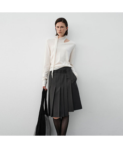ATELIER NAIN(アトリエナイン)の「PLEATED COVERED DIAGONAL SKIRT(SK-5038)(スカート・レディース・チャコール・SMALL/MEDIUM)」の1枚目の写真
