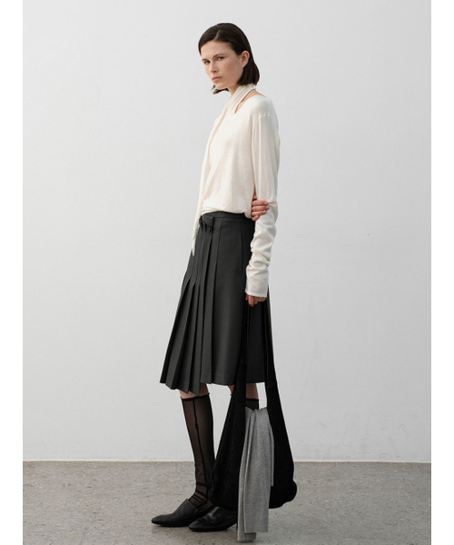 ATELIER NAIN(アトリエナイン)の「PLEATED COVERED DIAGONAL SKIRT(SK-5038)(スカート・レディース・チャコール・SMALL/MEDIUM)」の2枚目の写真