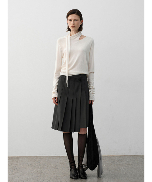 ATELIER NAIN(アトリエナイン)の「PLEATED COVERED DIAGONAL SKIRT(SK-5038)(スカート・レディース・チャコール・SMALL/MEDIUM)」の3枚目の写真