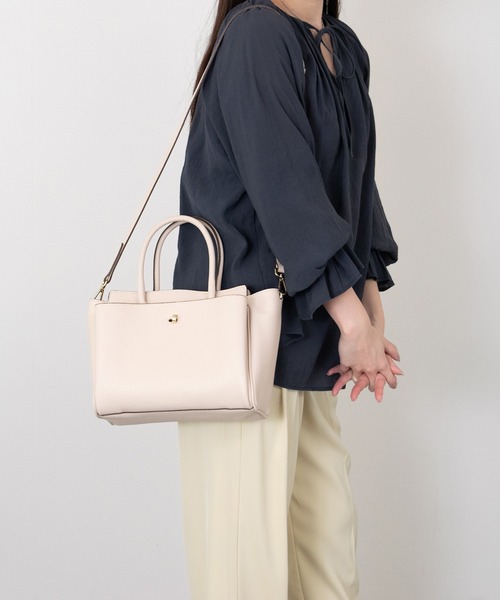LORISTELLA(ロリステッラ)の「【LORISTELLA】マルチポケットハンドバッグ(Q66421)(ハンドバッグ・レディース・ライトベージュ・ALL)」の3枚目の写真