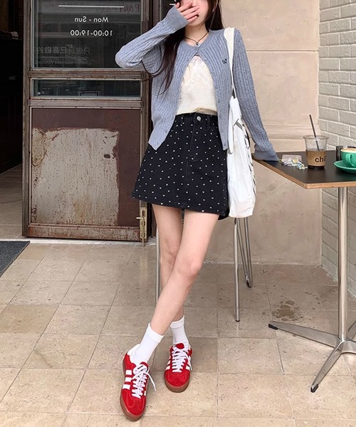 shyam inspiration（シャムインスピレーション）の「小花柄モノトーンデニムスカート（デニムスカート・レディース・ブラック/ホワイト・LARGE/MEDIUM）」の4枚目の写真