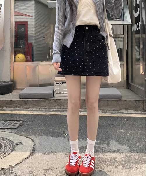 shyam inspiration（シャムインスピレーション）の「小花柄モノトーンデニムスカート（デニムスカート・レディース・ブラック/ホワイト・LARGE/MEDIUM）」の6枚目の写真
