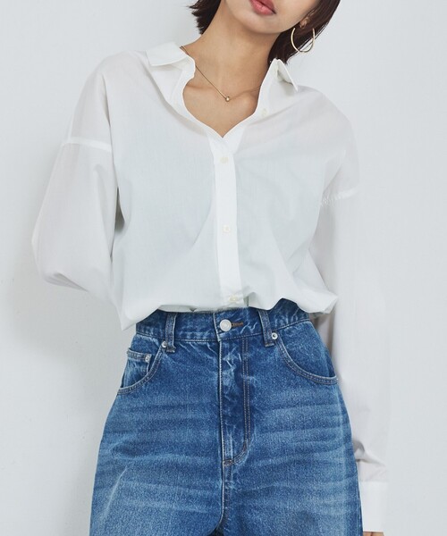 abahouse mavie（アバハウスマヴィ）の「【定番】スタンダードシャツ/春服/羽織り/レイヤード/着回し（シャツ/ブラウス・レディース・ブルー/ホワイト/サックスブルー・フリー）」の2枚目の写真