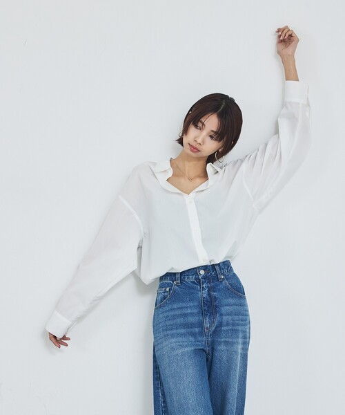 abahouse mavie（アバハウスマヴィ）の「【定番】スタンダードシャツ/春服/羽織り/レイヤード/着回し（シャツ/ブラウス・レディース・ブルー/ホワイト/サックスブルー・フリー）」の9枚目の写真