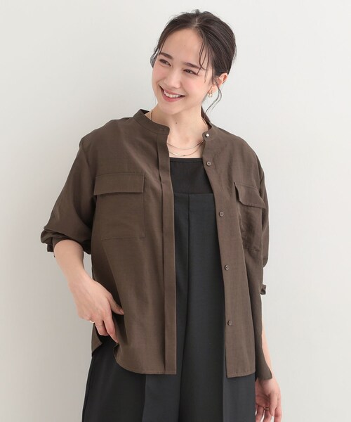 SHOO・LA・RUE（シューラルー）の「【イージーケア/S-LL/UV】きれいめにもラフにも　ダブルフラップポケットバンドカラーシャツ（シャツ/ブラウス・レディース・ブラウン系その他/ベビーピンク/ライトベージュ/ネイビー系2・04/03/02/01）」の6枚目の写真