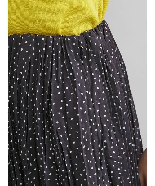 Mila Owen(ミラオーウェン)の「ドットプリントワッシャープリーツスカート(スカート・レディース・アイボリー/ブラック・0/1/00)」の10枚目の写真