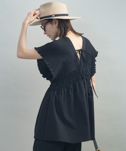 lodie(ロディ)の「【SET可】ギャザーフレアートップス(シャツ/ブラウス・レディース・グレイッシュベージュ/ブラック・FREE)」の6枚目の写真