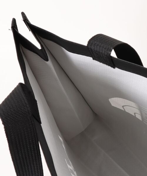 THE NORTH FACE(ザノースフェイス)の「THE NORTH FACE / ザノースフェイス / SHOPPER BAG-S(トートバッグ・レディース・ホワイト系その他/ブラック系その他・SMALL)」の5枚目の写真