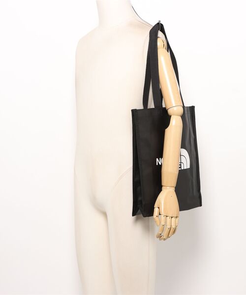 THE NORTH FACE(ザノースフェイス)の「THE NORTH FACE / ザノースフェイス / SHOPPER BAG-S(トートバッグ・レディース・ホワイト系その他/ブラック系その他・SMALL)」の7枚目の写真