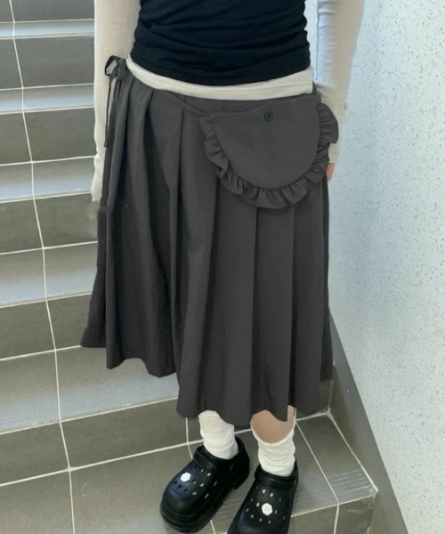 Lis ardent(リスアルダン)の「2点セット プリーツスカート×ベルトポーチバッグ(スカート・レディース・グレー/ブラック/ホワイト・M)」の3枚目の写真
