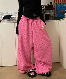 水玉柄のワイドパンツ