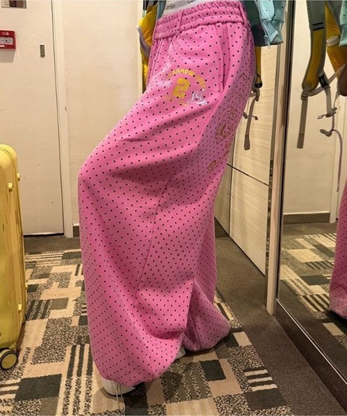 AsheKsha(アシクシャ)の「水玉柄のワイドパンツ(スウェットパンツ・レディース・ピンク・M)」の8枚目の写真