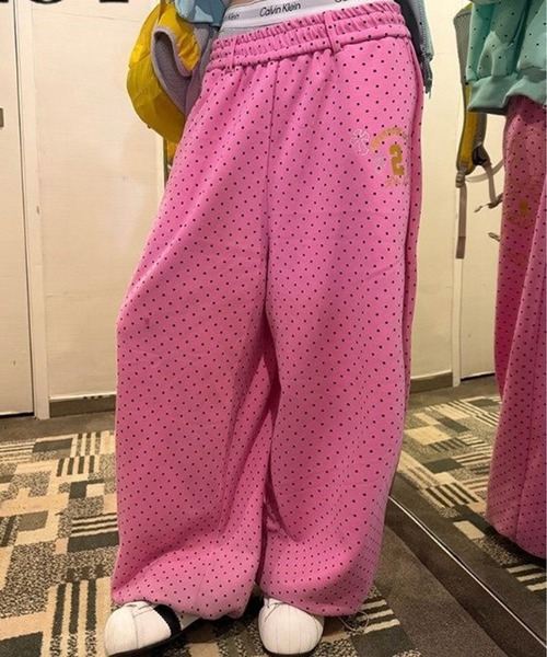 AsheKsha(アシクシャ)の「水玉柄のワイドパンツ(スウェットパンツ・レディース・ピンク・M)」の4枚目の写真