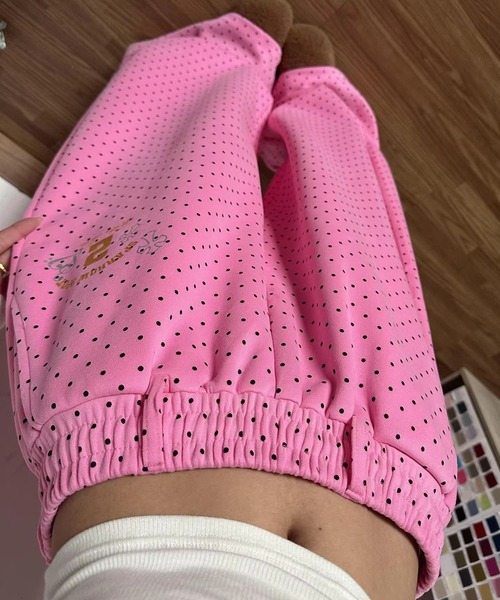 AsheKsha(アシクシャ)の「水玉柄のワイドパンツ(スウェットパンツ・レディース・ピンク・M)」の3枚目の写真