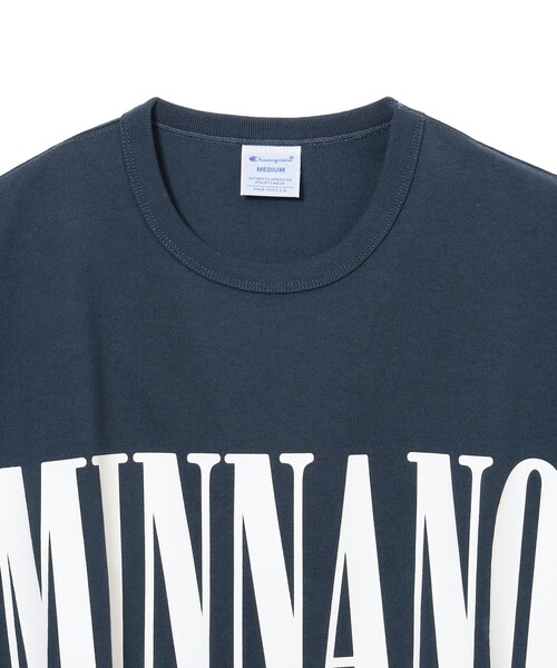 Champion(チャンピオン)の「【別注】Champion by MIN-NANO / ロゴ Tシャツ(Tシャツ/カットソー・メンズ・ベージュ/ネイビー/ホワイト・SMALL/MEDIUM/XX-LARGE/X-LARGE/LARGE/XXX-LARGE)」の7枚目の写真