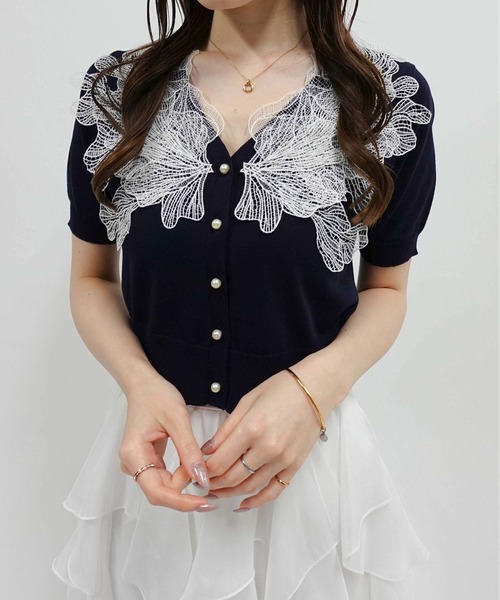 SOELA(ソエラ)の「レースカラー半袖ニットカーディガン(カーディガン/ボレロ・レディース・ピンク/ブラック/アイボリー/ネイビー系・FREE)」の11枚目の写真