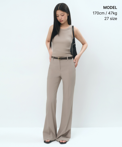 MUSINSA STANDARD WOMAN（ムシンサスタンダードウーマン）の「[クールタンダード] ウィメンズ ローライズ フレア スラックス [ライトベージュ]（スラックス・レディース・その他・24/25/26/27/28/29/30/31/32/34）」の2枚目の写真