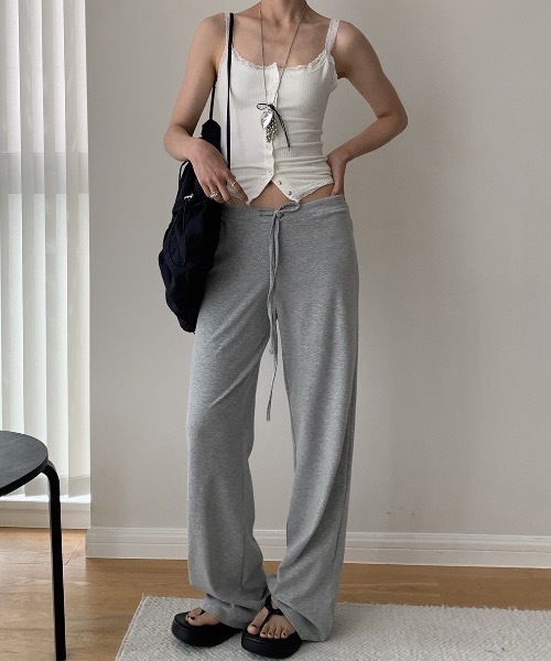 Teem Store（チームストア）の「【３色展開】フロントボタン コンパクトリブレースタンクトップ（キャミソール・レディース・ブラック/ホワイト/ベージュ・F）」の9枚目の写真