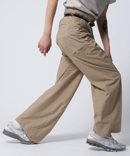 YUKI HASHIMOTO(ユウキハシモト)の「YUKI HASHIMOTO / ユウキハシモト 別注 TWISTED WORKPANTS(スラックス・メンズ・グリーン/ピンク/ブラウン・46/44)」の2枚目の写真