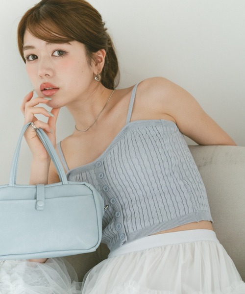 VANNIE U(ヴァニーユー)の「カップ付ケーブルニットキャミソール(キャミソール・レディース・ライトブルー/ピンク/アイボリー・FREE)」の2枚目の写真