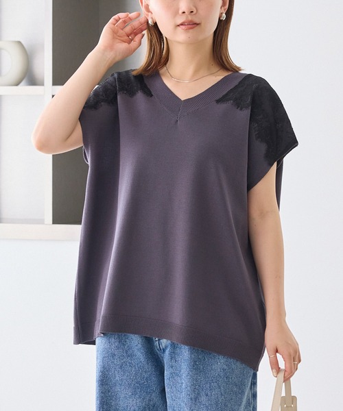 LAVEANGE（ラビアンジェ）の「配色レースVネックサマーニット｜大人フェミニン/上品レース配色/華奢見え/半袖ニット/体系カバー（ニット/セーター・レディース・ブラウン/チャコールグレー・F/3L/4L）」の4枚目の写真