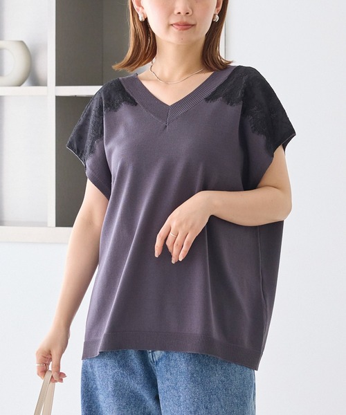 LAVEANGE（ラビアンジェ）の「配色レースVネックサマーニット｜大人フェミニン/上品レース配色/華奢見え/半袖ニット/体系カバー（ニット/セーター・レディース・ブラウン/チャコールグレー・F/3L/4L）」の5枚目の写真