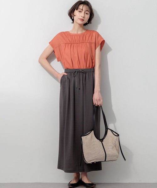 23区(ニジュウサンク)の「アキハコンビ ギャザーデザイン ブラウス(Tシャツ/カットソー・レディース・ブラック系/オールドローズ系/ベージュ系・38)」の5枚目の写真