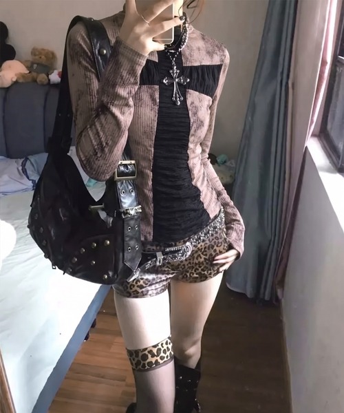 WESTBOY(ウエストボーイ)の「Y2K クロス ムラ染め リブ トップス WOG26S1TP03(Tシャツ/カットソー・レディース・ベージュ・FREE)」の6枚目の写真
