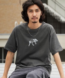 Guess（ゲス）の「【Stray Kids / ストレイキッズ Hyunjin / ヒョンジン 着用】GUESS/ゲス UNI S/SLV TEE SHIRT グラフィックデザイン Tシャツ 半袖 メンズ レディース ユニセックス 2026年 夏 夏服（Tシャツ/カットソー）」