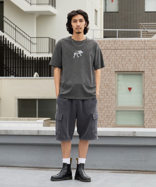 Guess（ゲス）の「【Stray Kids / ストレイキッズ Hyunjin / ヒョンジン 着用】GUESS/ゲス UNI S/SLV TEE SHIRT グラフィックデザイン Tシャツ 半袖 メンズ レディース ユニセックス 2026年 夏 夏服（Tシャツ/カットソー・メンズ・チャコールグレー・L/M）」の10枚目の写真