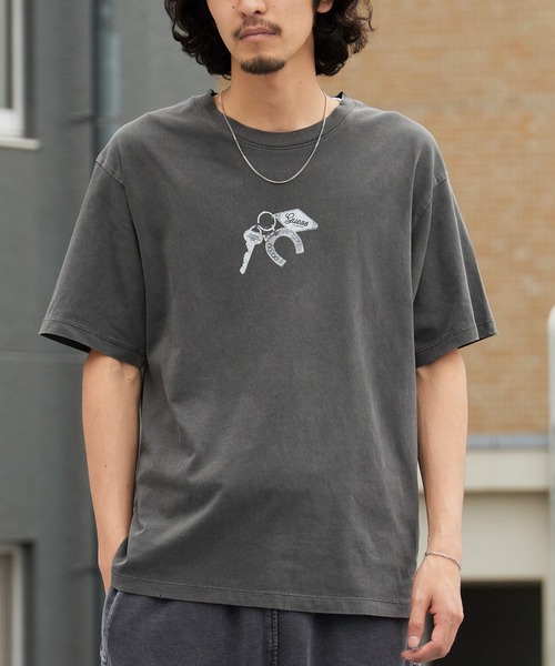 Guess（ゲス）の「【Stray Kids / ストレイキッズ Hyunjin / ヒョンジン 着用】GUESS/ゲス UNI S/SLV TEE SHIRT グラフィックデザイン Tシャツ 半袖 メンズ レディース ユニセックス 2026年 夏 夏服（Tシャツ/カットソー・メンズ・チャコールグレー・L/M）」の21枚目の写真