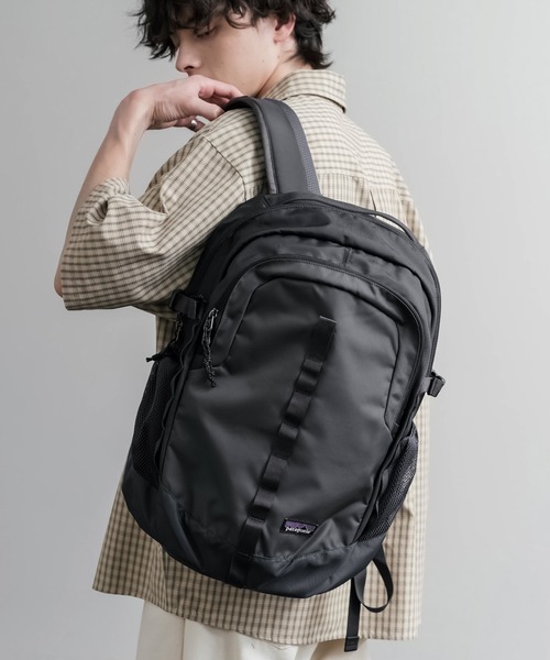 patagonia(パタゴニア)の「Patagonia パタゴニア REFUGIO DAY PACK 26L A4収納可能大容量リュック/バックパック(バックパック/リュック・メンズ・チャコール/ブラック/ブルー・FREE)」の2枚目の写真