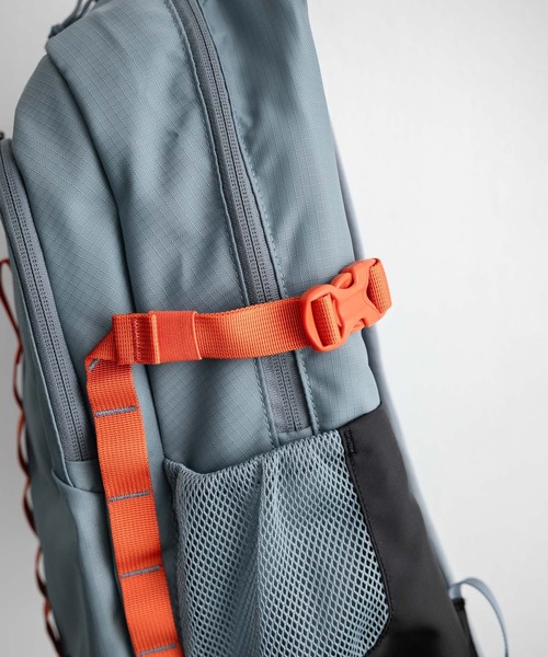 patagonia(パタゴニア)の「Patagonia パタゴニア REFUGIO DAY PACK 26L A4収納可能大容量リュック/バックパック(バックパック/リュック・メンズ・チャコール/ブラック/ブルー・FREE)」の16枚目の写真