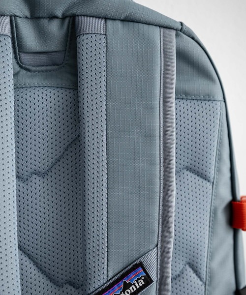 patagonia(パタゴニア)の「Patagonia パタゴニア REFUGIO DAY PACK 26L A4収納可能大容量リュック/バックパック(バックパック/リュック・メンズ・チャコール/ブラック/ブルー・FREE)」の17枚目の写真