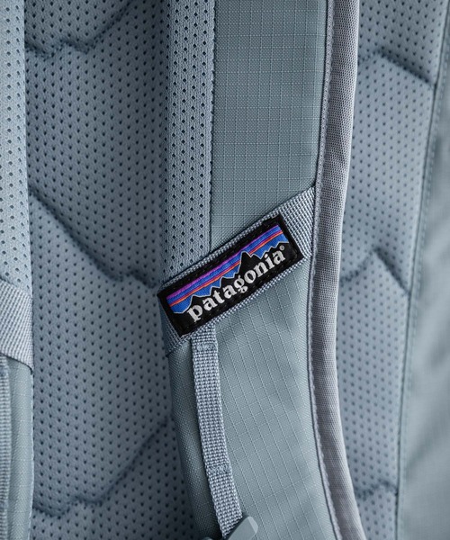 patagonia(パタゴニア)の「Patagonia パタゴニア REFUGIO DAY PACK 26L A4収納可能大容量リュック/バックパック(バックパック/リュック・メンズ・チャコール/ブラック/ブルー・FREE)」の18枚目の写真